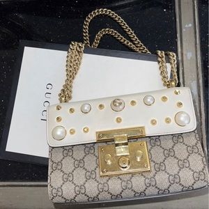 AUTHENTIC100% Cream GG Supreme Canvas Faux Pearl Stud Padlock Small Shoulder Bag